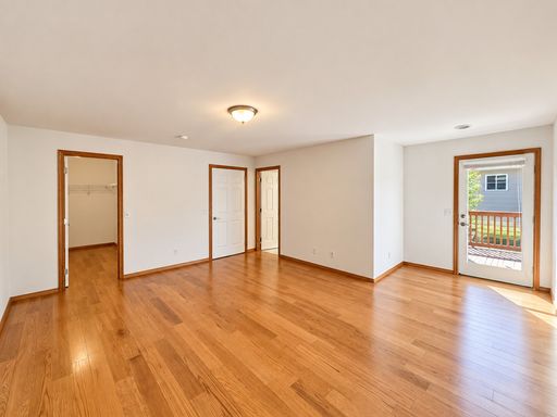 Listing photo thumbnail