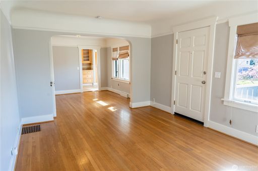 Listing photo thumbnail