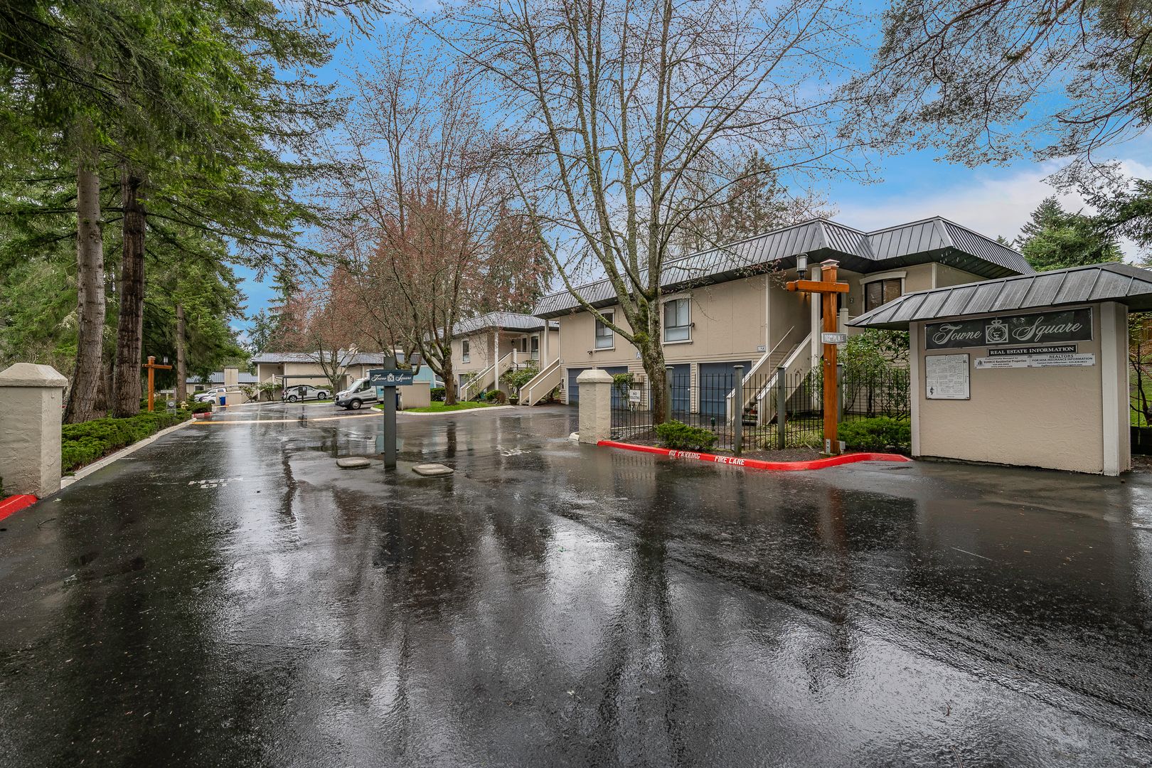 Bellevue Condo: 1607 102nd Place NE #D1