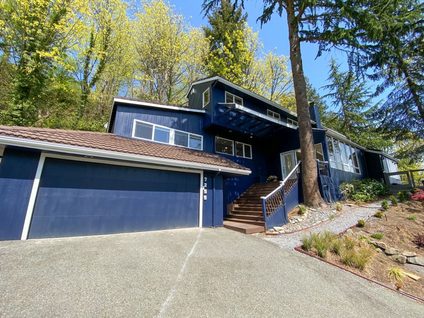 Mercer Island House: 7255 East Mercer Way