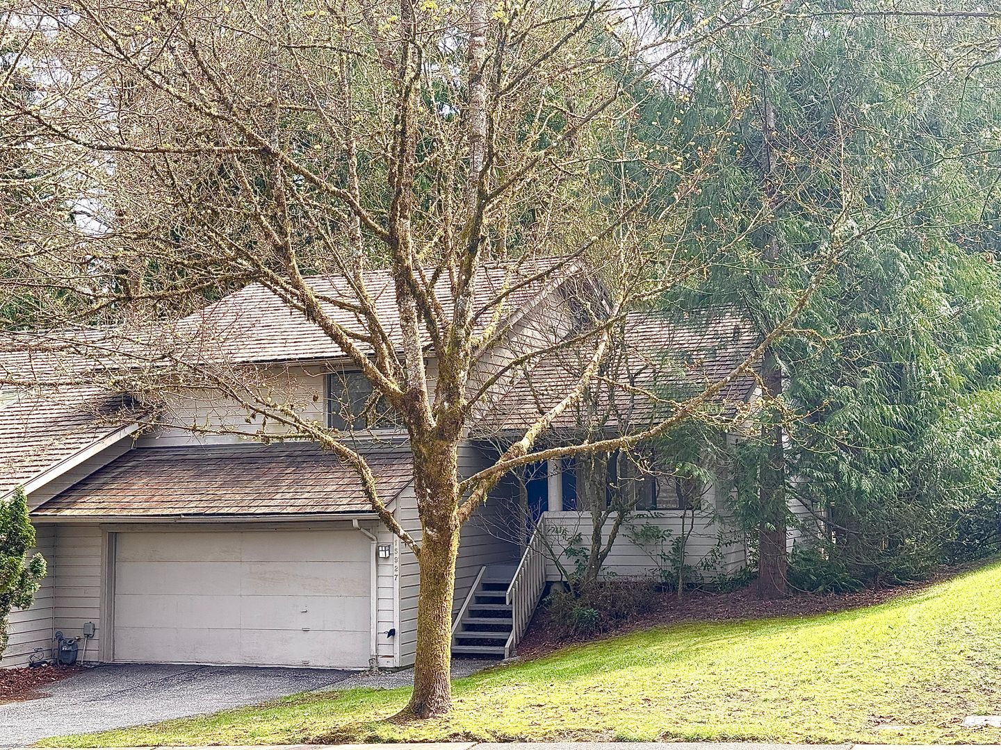 Redmond House: 15927 NE 59th Way