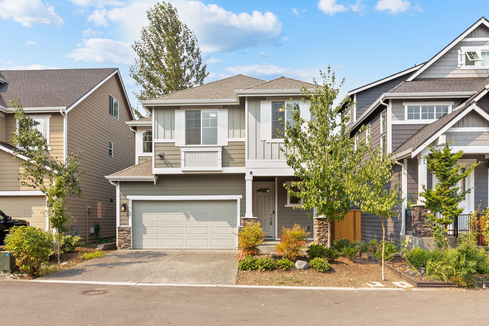 Lynnwood House: 20412 5th Ave W