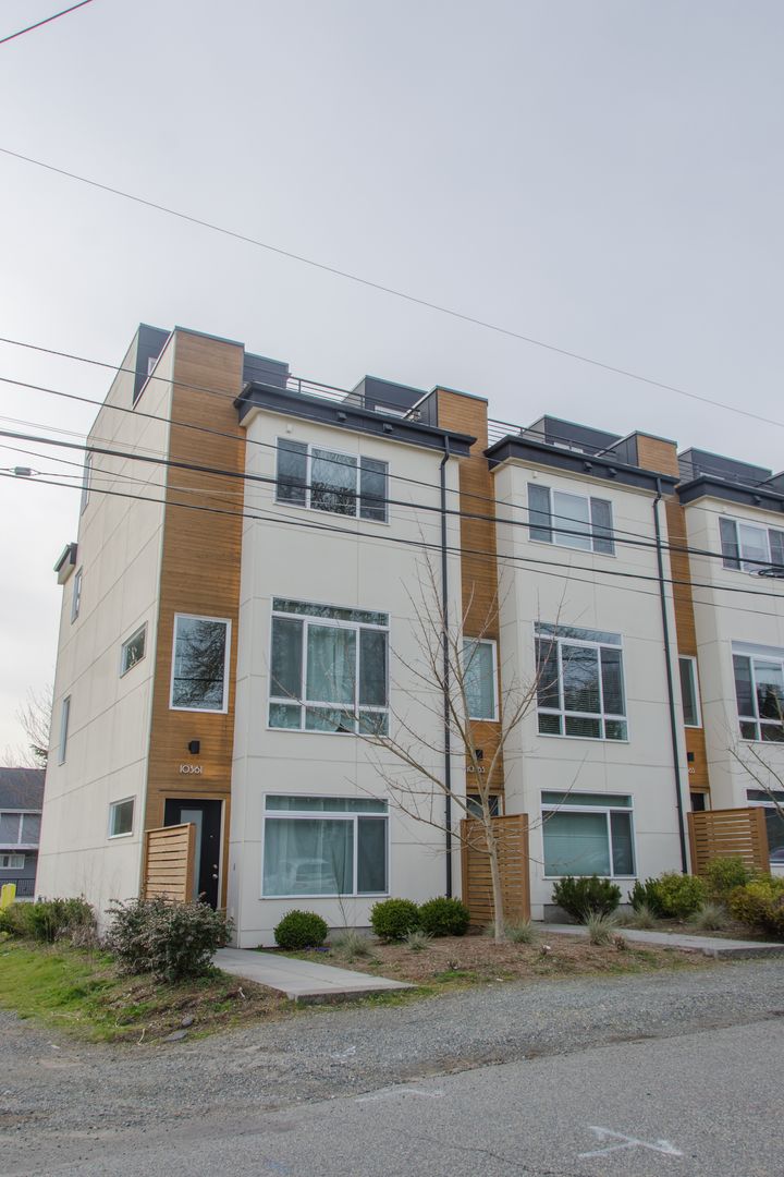 Seattle Townhome: 10363 Ashworth Ave N