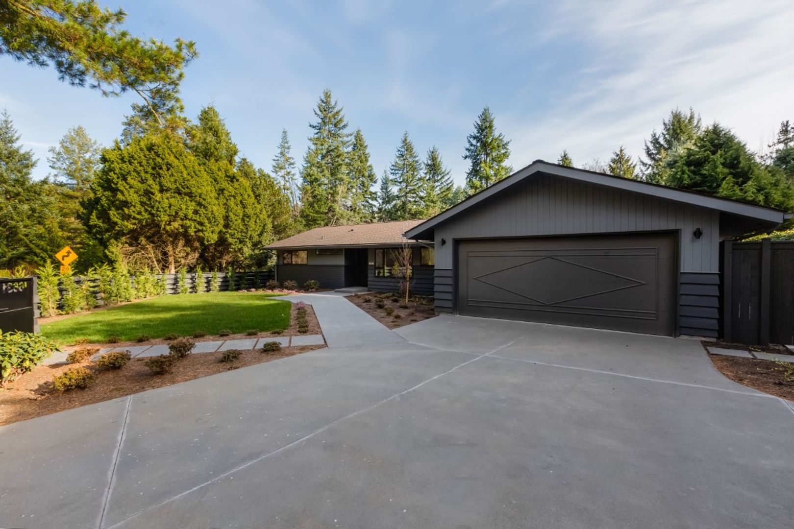 Shoreline House: 16631 10th Avenue NW