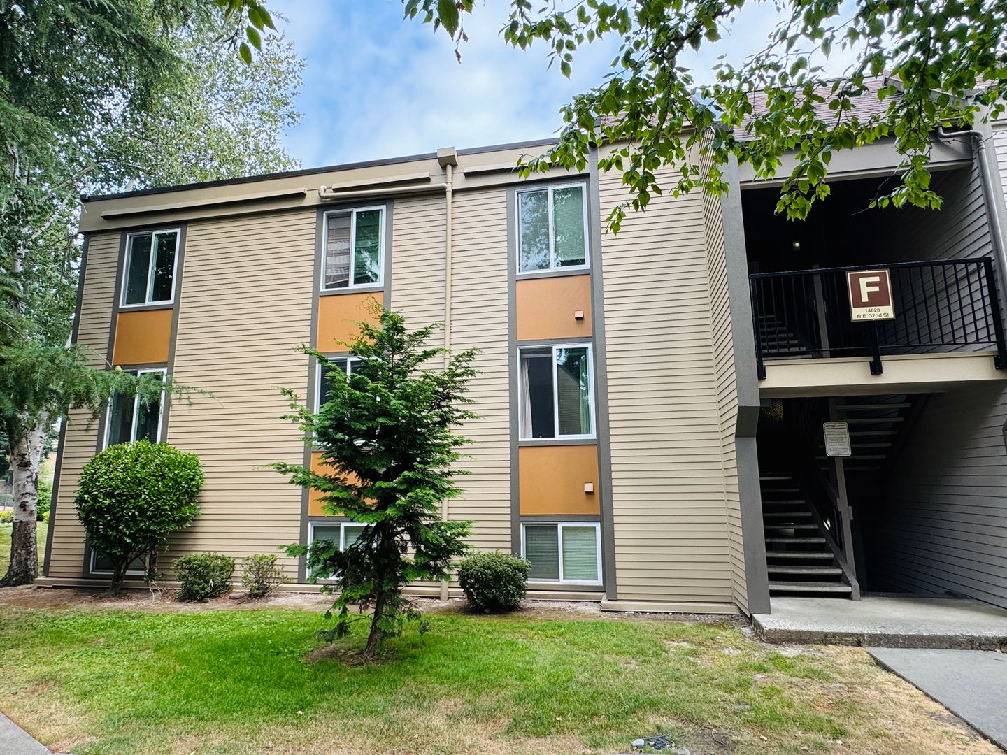 Bellevue Condo: 14620 NE 32nd Street #F17