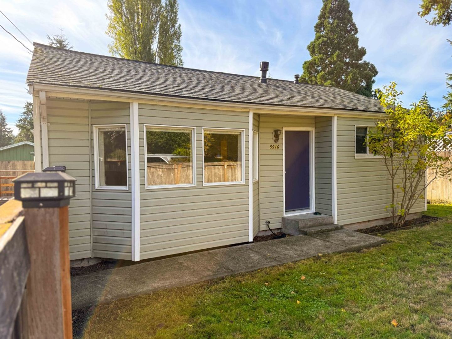 Lynnwood House: 5916 207th Place SW