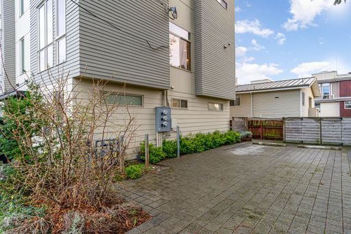 Listing photo thumbnail