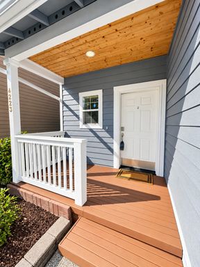 Listing photo thumbnail