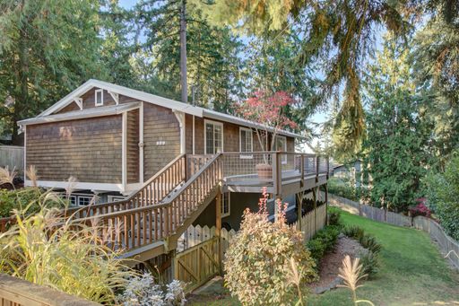 829 207th Avenue NE, Sammamish, WA 98074