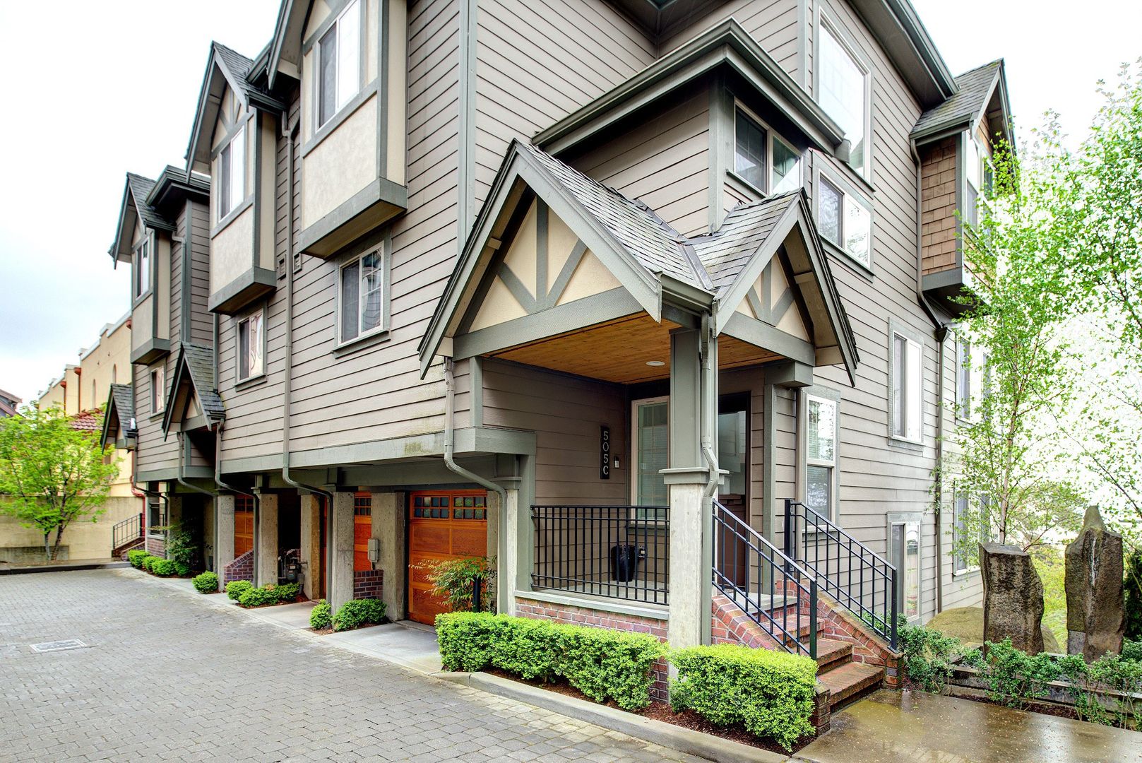 Seattle Townhome: 505 W Olympic Place #B