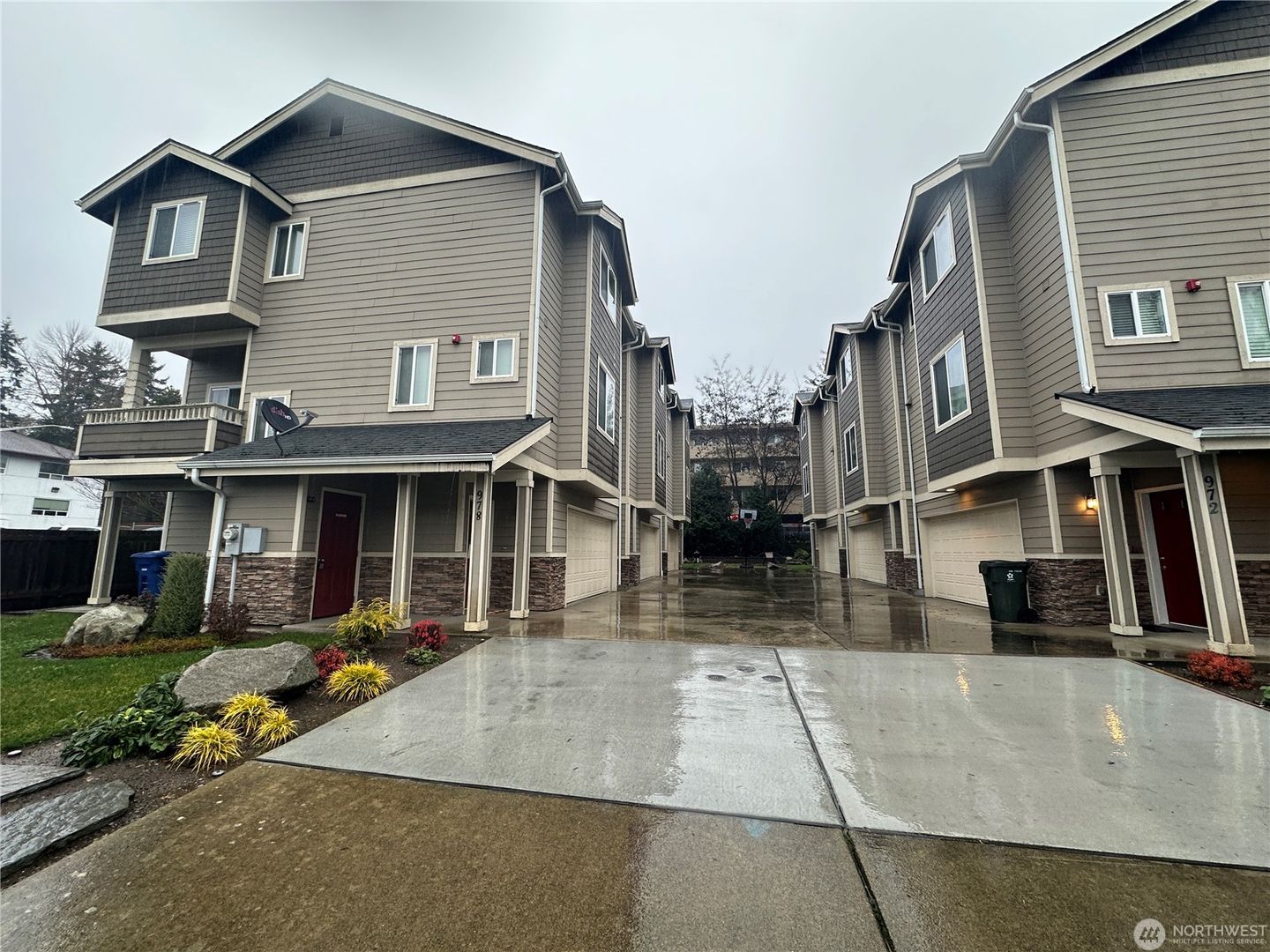 Renton Apartment: 978 Edmonds Avenue NE
