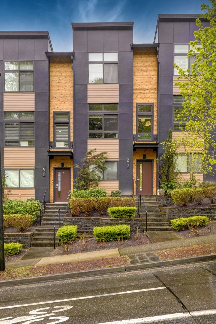 Issaquah Townhome: 2041 NW Talus Dr