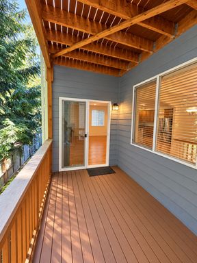 Listing photo thumbnail