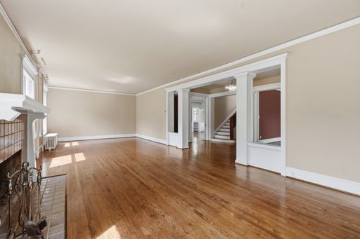 Listing photo thumbnail
