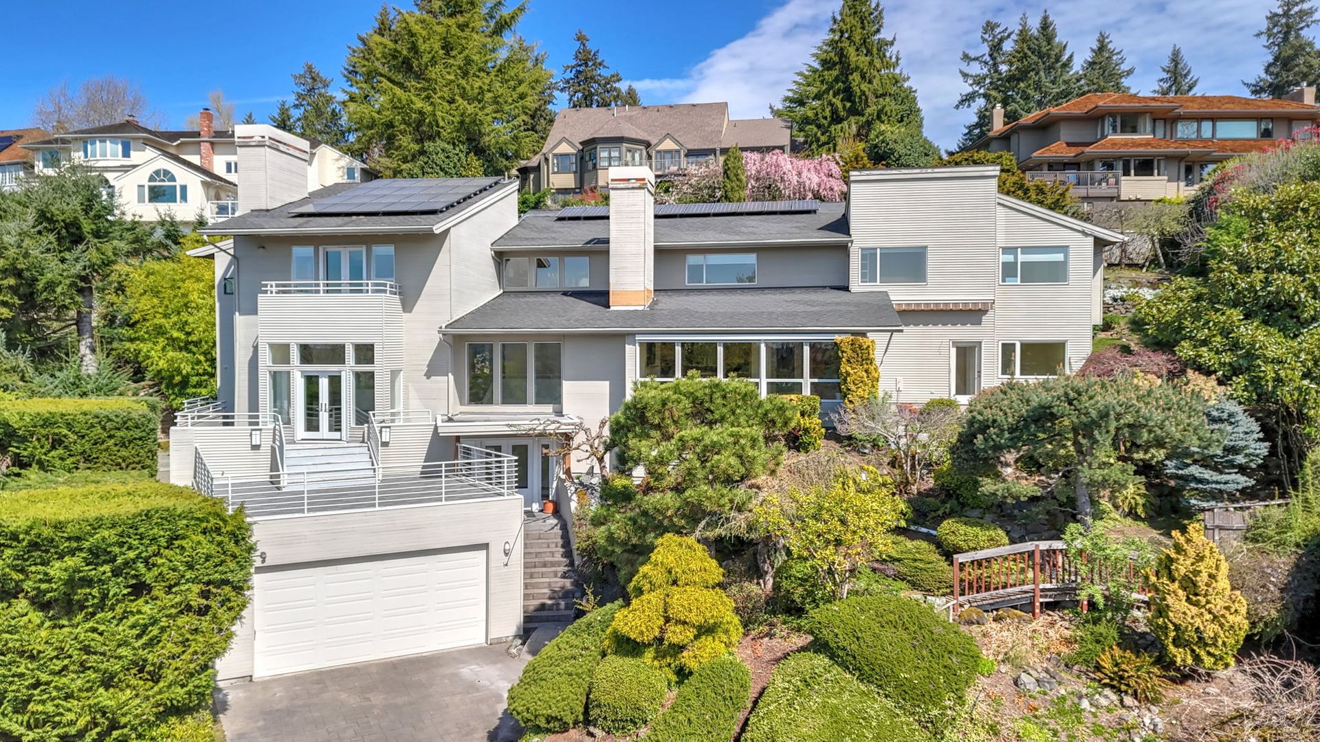 Mercer Island House: 8158 W Mercer Way