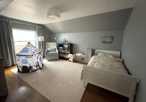 Listing photo thumbnail