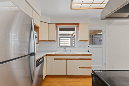 Listing photo thumbnail