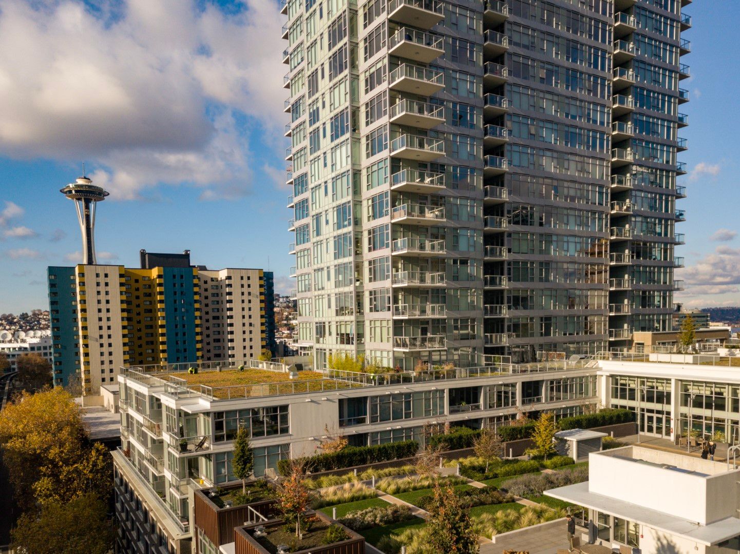 Seattle Condo: 583 Battery St #1302N
