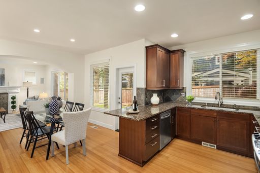 Listing photo thumbnail