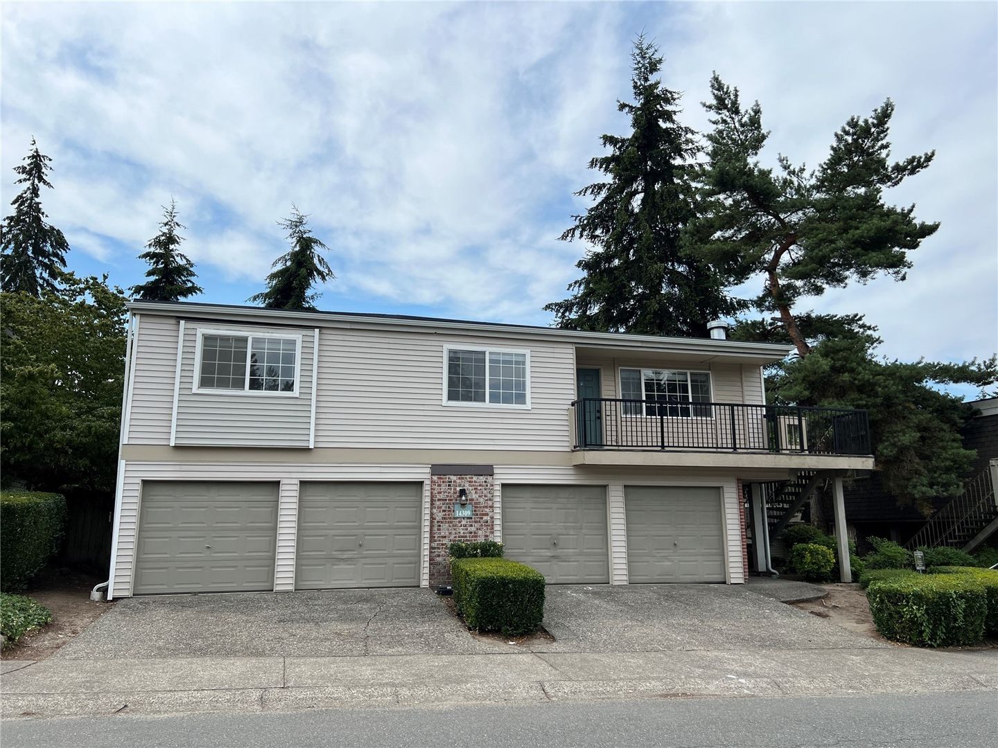 Bellevue Apartment: 14309 NE 7th Place