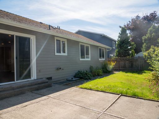 Listing photo thumbnail