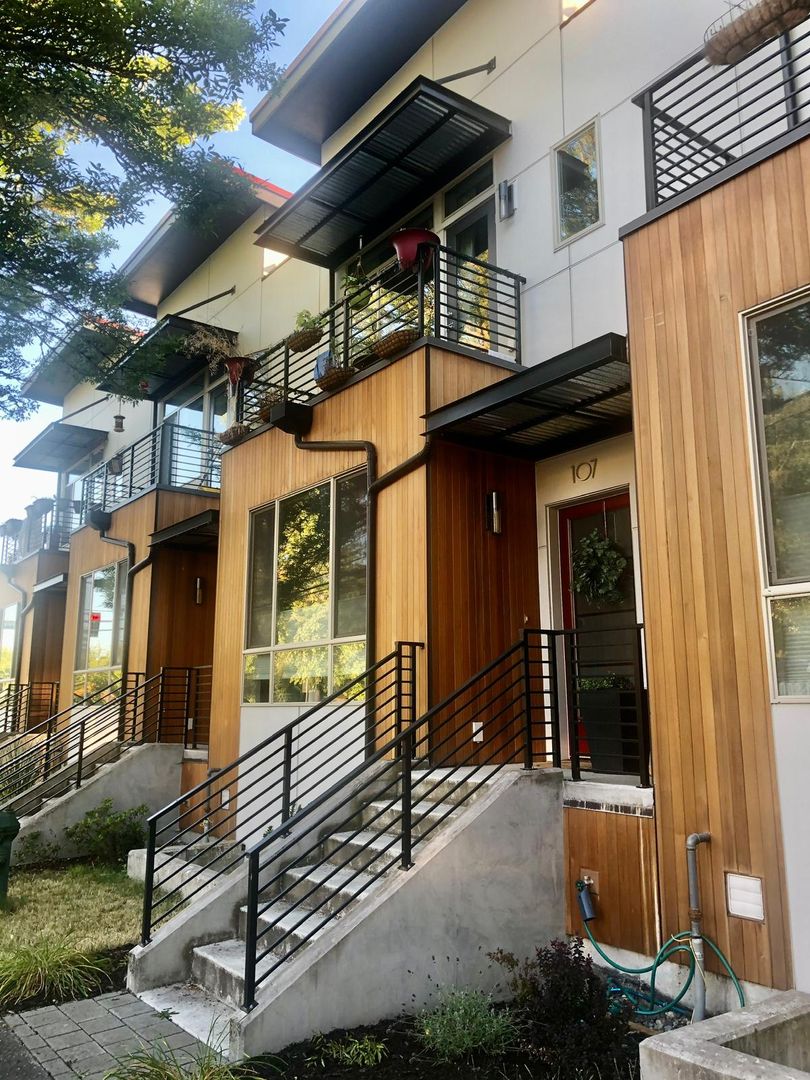 Seattle House: 107 Martin Luther King Jr Way # 107