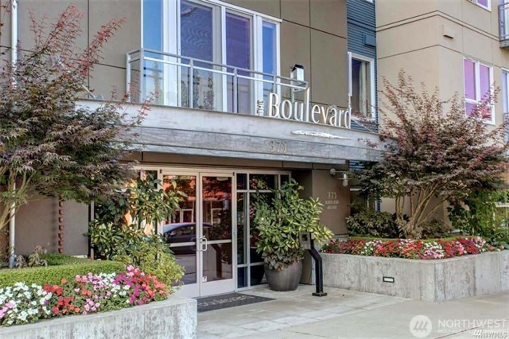 Kirkland Condo: 375 Kirkland Avenue #325
