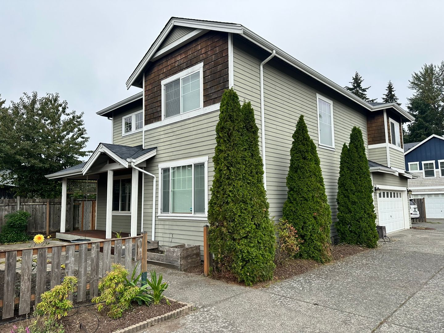 Renton House: 2126 NE 12th St