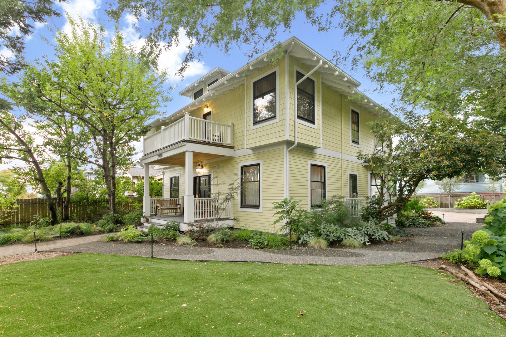 Seattle House: 3939 Burke Ave N