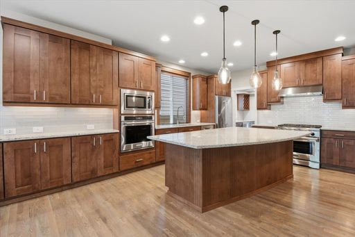 Listing photo thumbnail