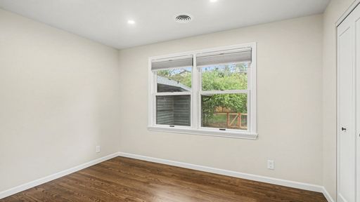 Listing photo thumbnail