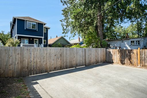 Listing photo thumbnail