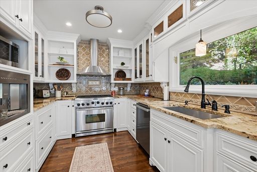 Listing photo thumbnail