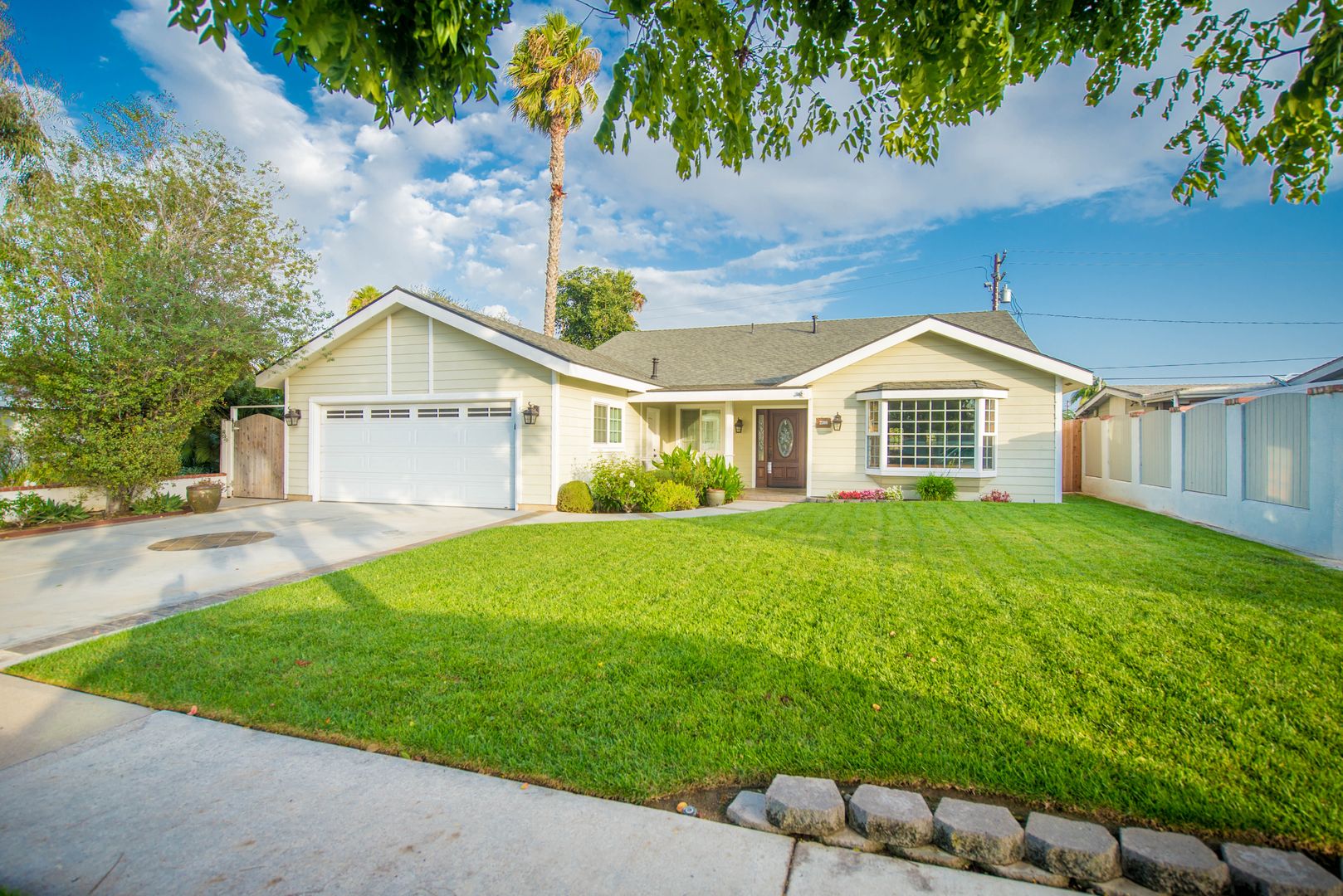 Costa Mesa House: 2386 Carlton Place