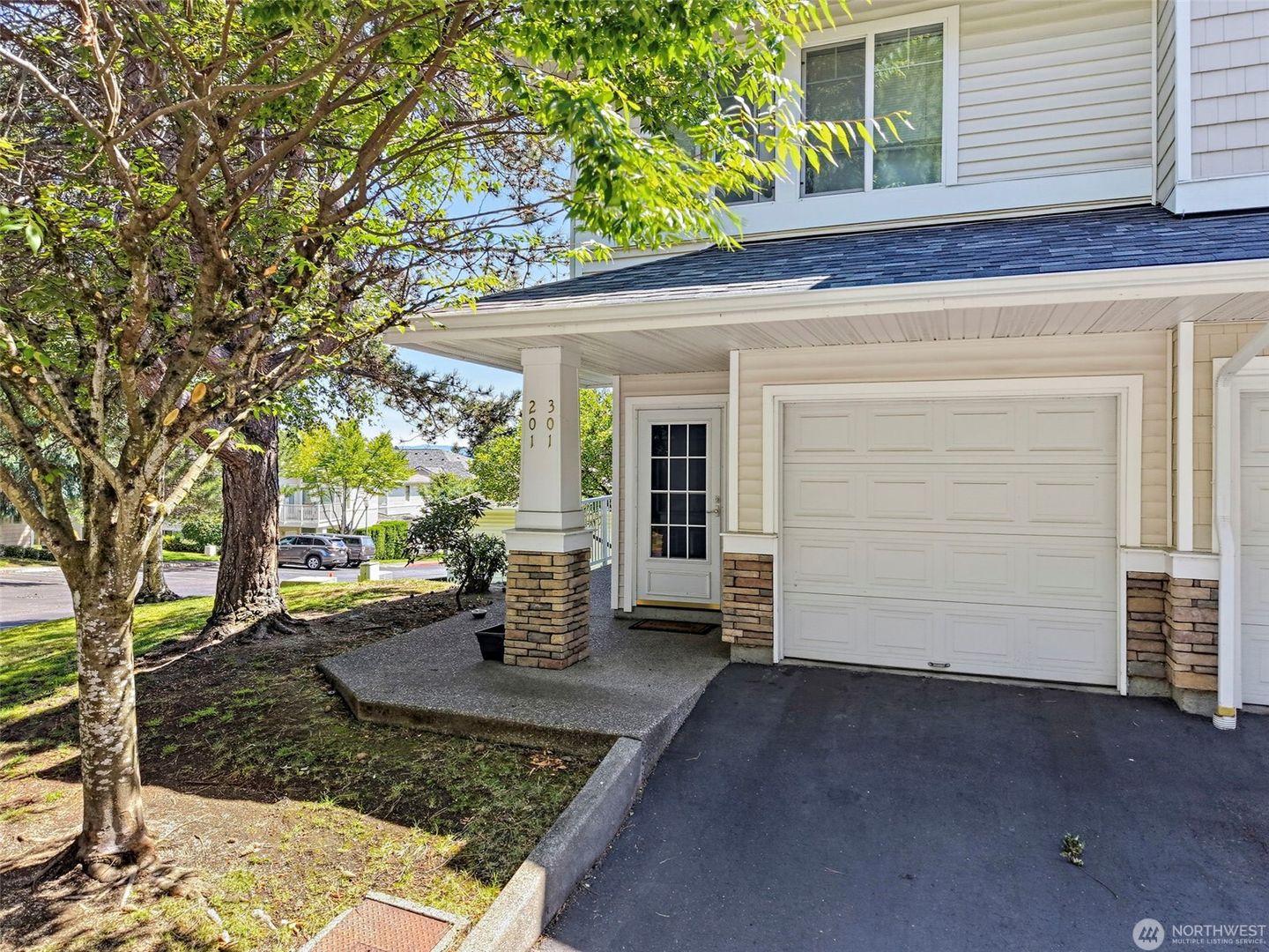 Kent House: 22122 41st Ave S #301