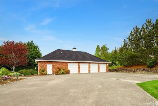 Spacious 1 bedroom, .75 bathroom MIL apartment ALL UTILITIES INCLUDED
