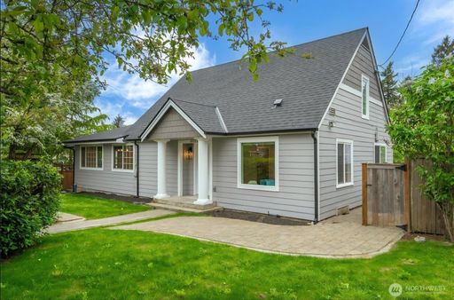 Fully remodeled Kent home - 3 bedrooms, 1.5 bathroom - ready for move in now! – photo 1