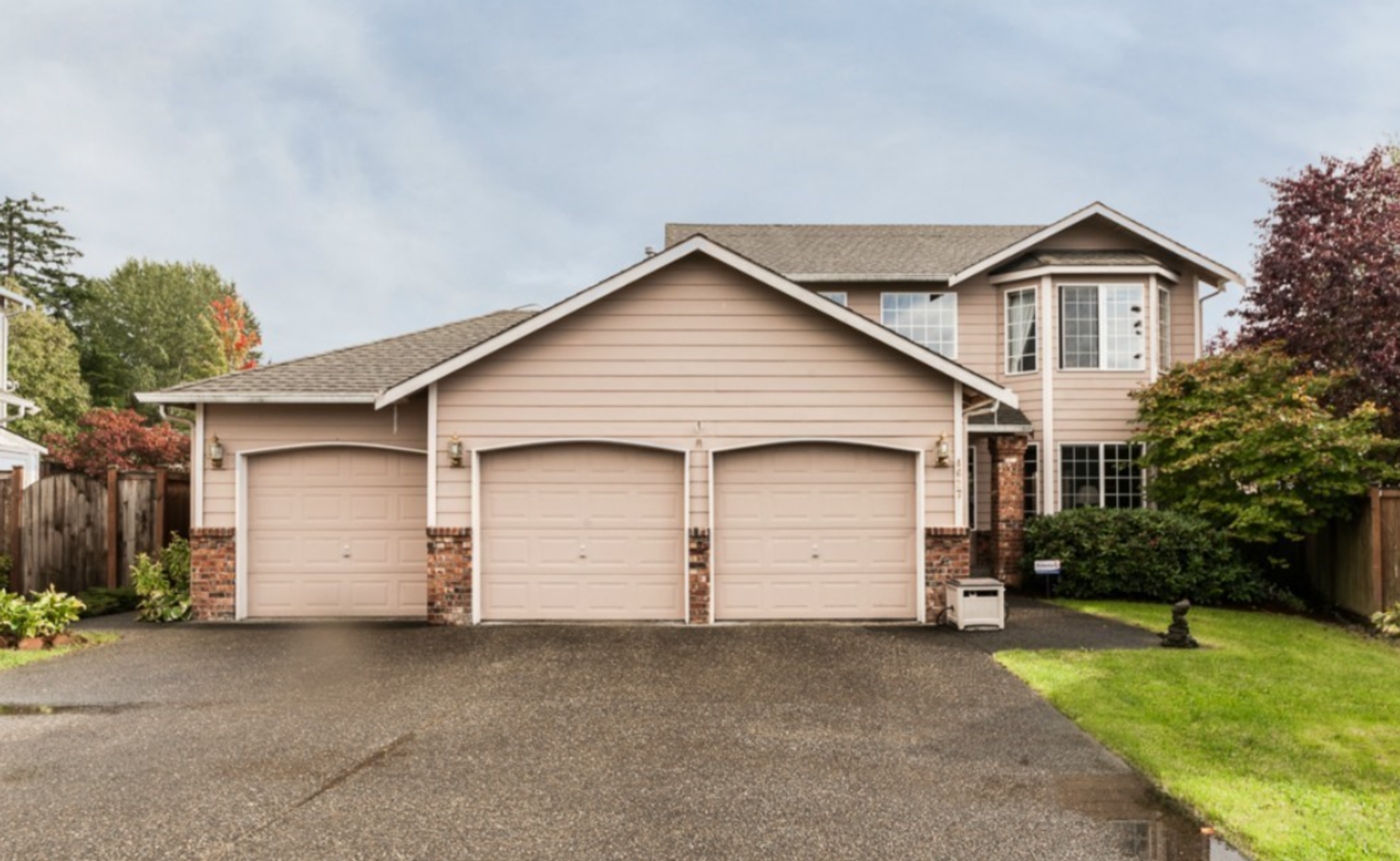 Renton House: 4627 NE 7th Pl