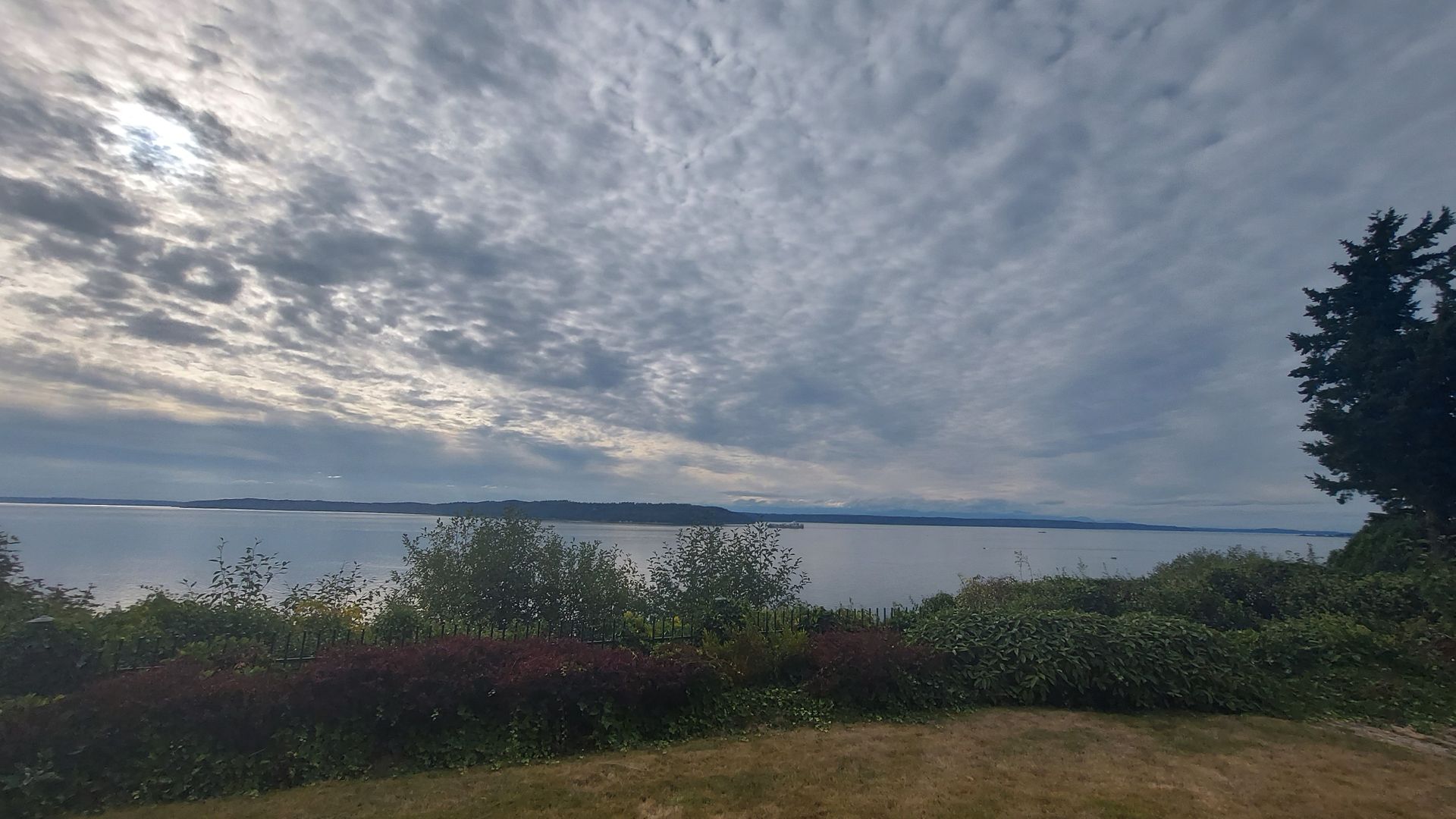 Des Moines House: 24445 Marine View Drive South