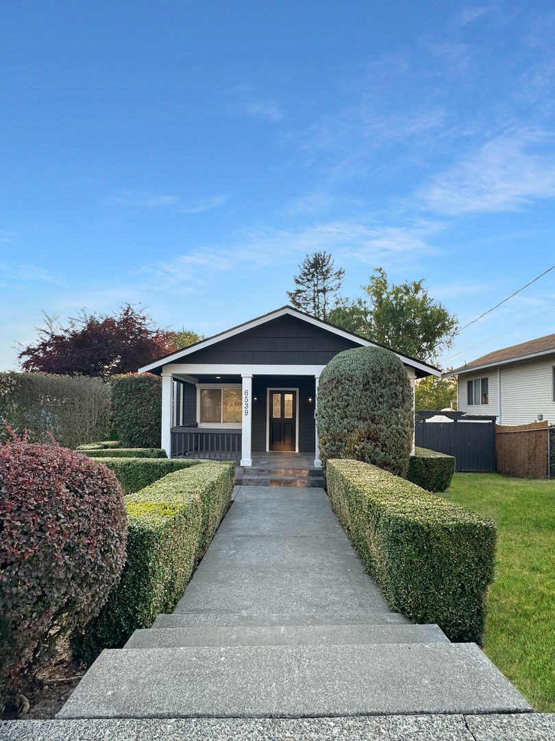 Seattle House: 6539 51st Ave S