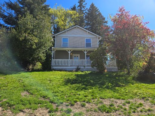 3 Bedroom Duplex in Convenient Kingston Location!