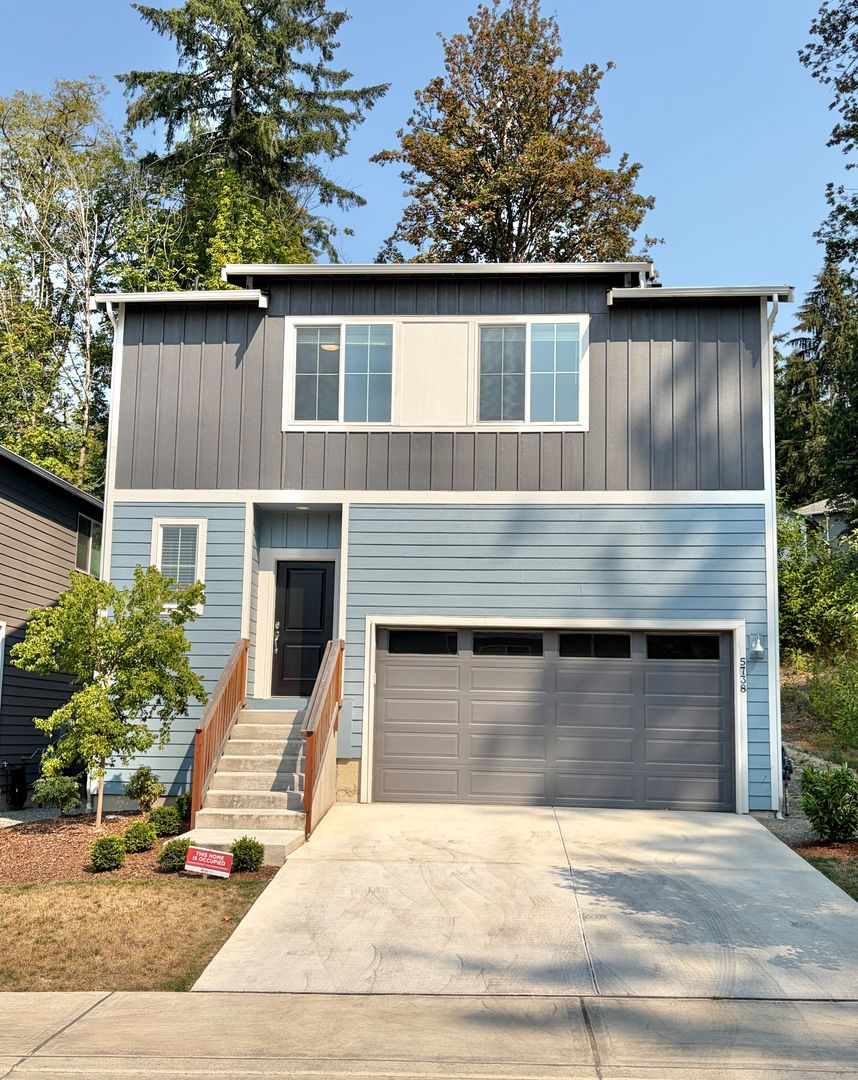 Bremerton House: 5738 Hawks Landing PL NE