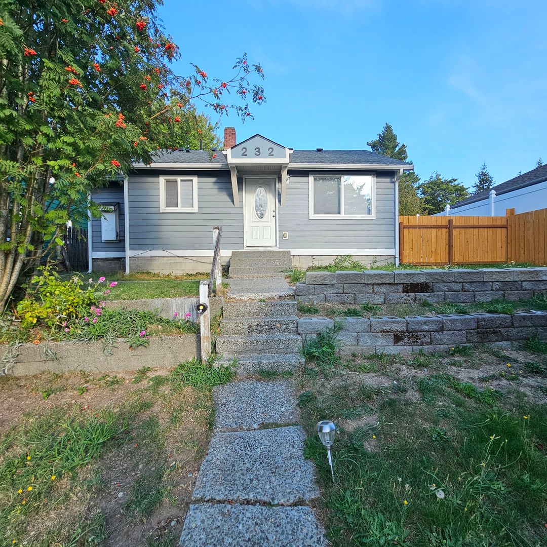Bremerton House: 232 Bremerton Blvd W