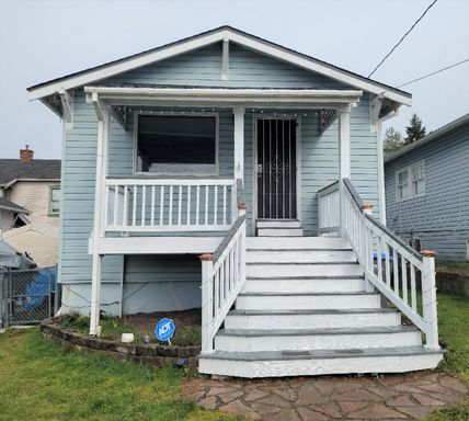 Exceptional 1 bedroom main floor unit in the heart of Bremerton! – photo 1