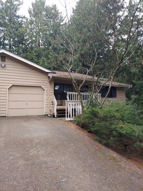 2 Bedroom Duplex in Convenient Bremerton Location – photo 1