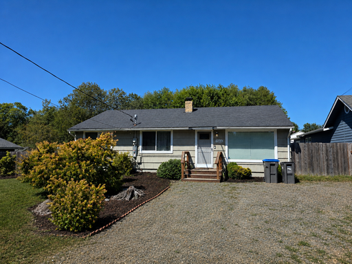*Available Now* Conveniently located 3 bed rambler in Central Kitsap with fenced back yard – photo 1