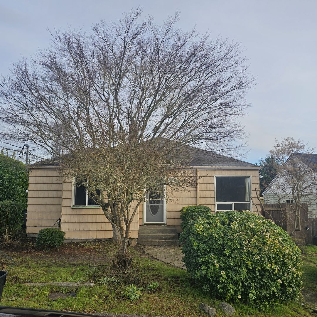 Bremerton House: 1336 Nipsic Ave
