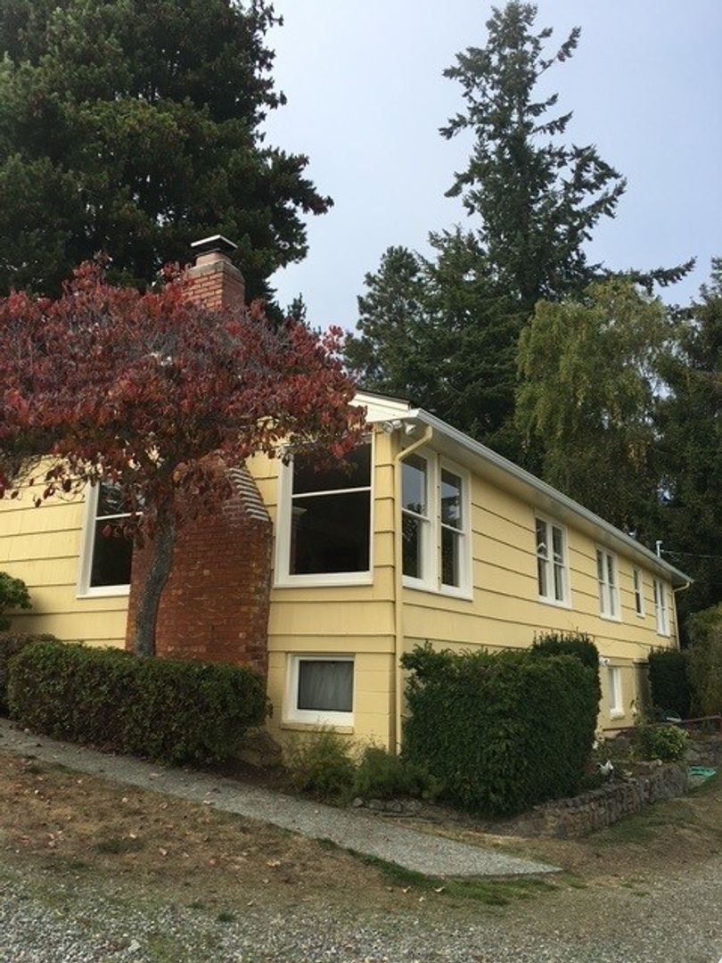Bainbridge Island House: 261 Eagle Place NE