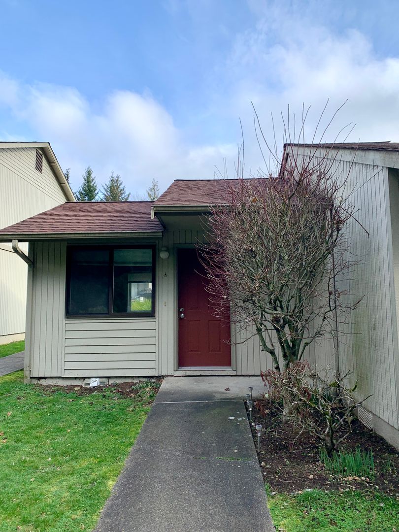 Kingston Apartment: 10434 NE State Hwy 104