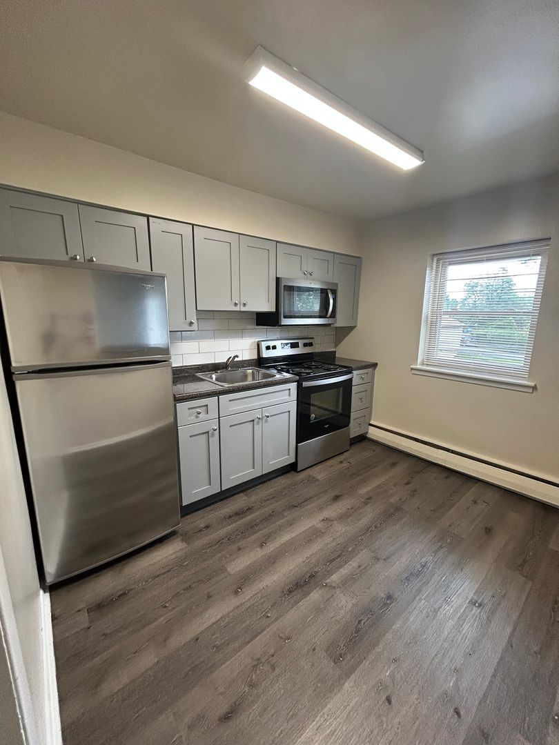 SECANE Apartment: 824-828 PROVIDENCE RD